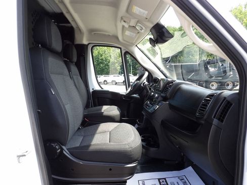 Used 2025 RAM ProMaster 2500 w/ U-Haul Equipment Group FWD image 33