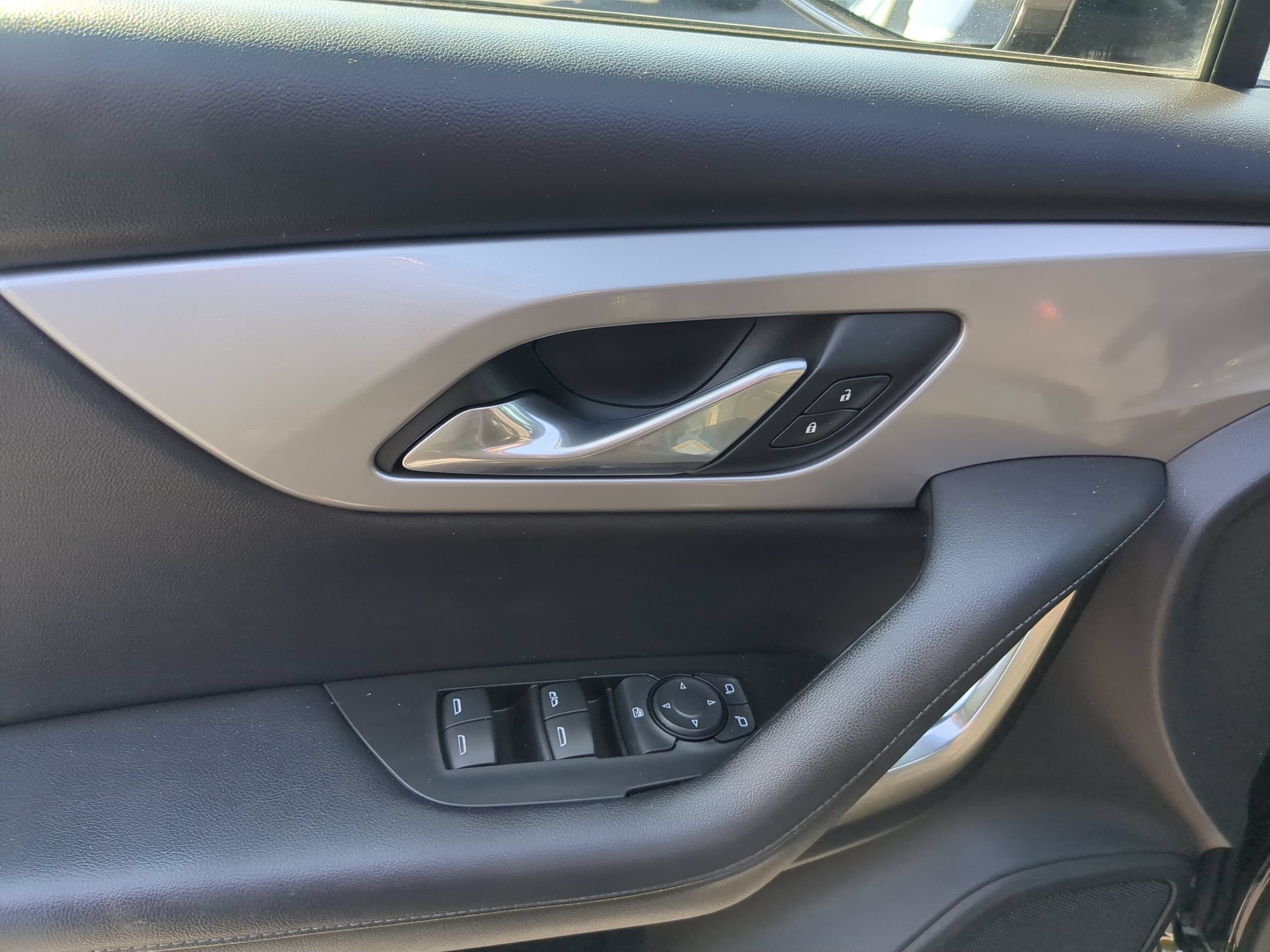 Used 2019 Chevrolet Blazer LT FWD image 12