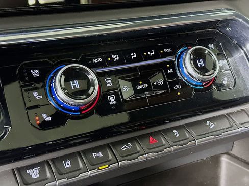 Used 2024 GMC Sierra 2500 Denali Ultimate image 18