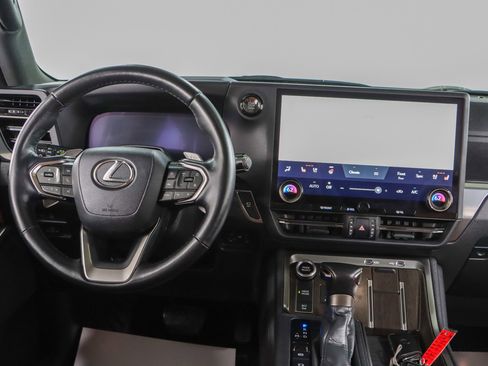 Used 2025 Lexus GX 550 w/ Accessory Package (Z1) image 18