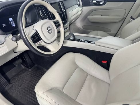 Used 2023 Volvo XC60 B5 Plus AWD/4WD image 12