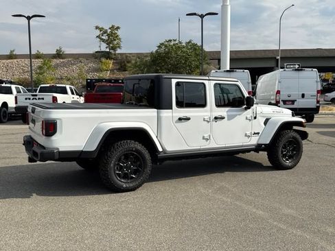 Used 2023 Jeep Gladiator Sport AWD/4WD image 7