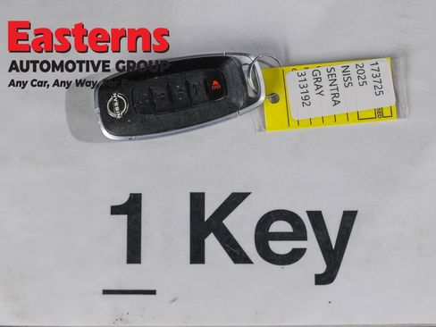Used 2025 Nissan Sentra SR FWD image 25