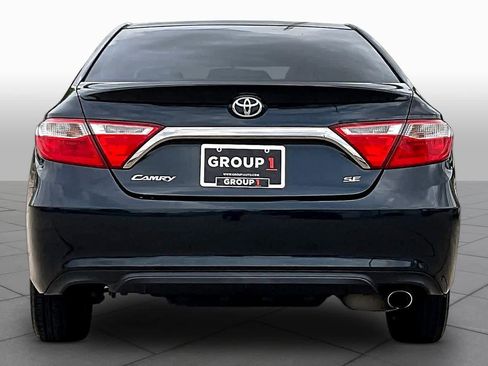 Used 2017 Toyota Camry LE image 5