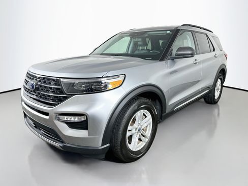 Used 2024 Ford Explorer XLT w/ Equipment Group 202A AWD/4WD image 3