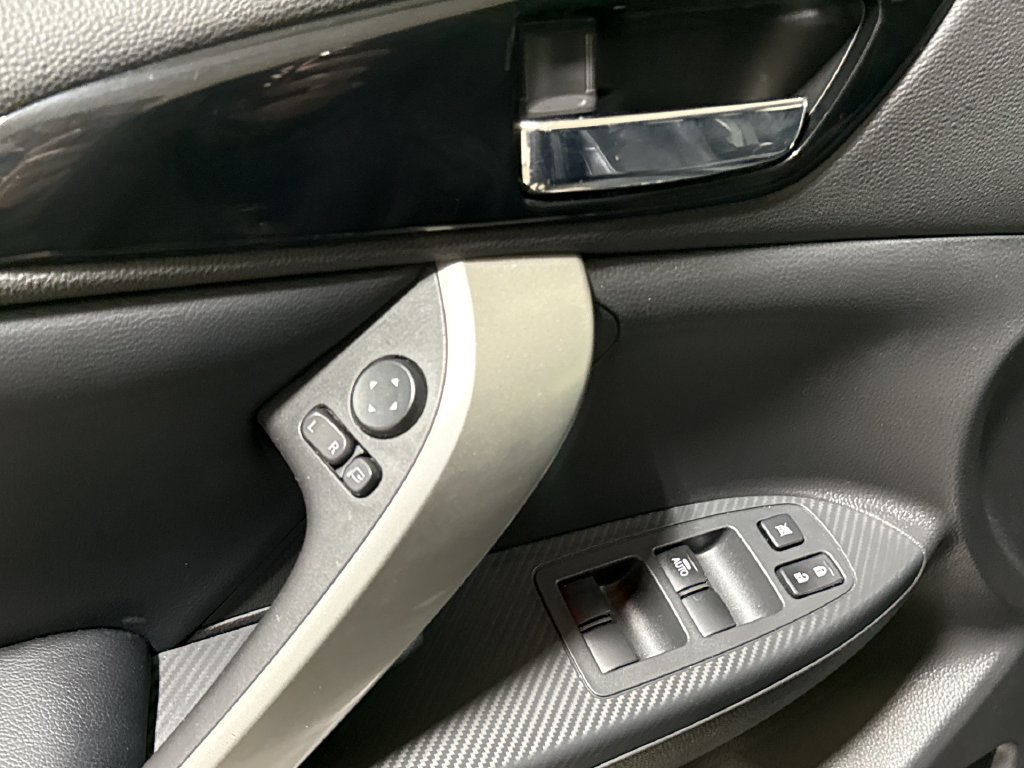 Used 2025 Mitsubishi Eclipse Cross AWD image 21