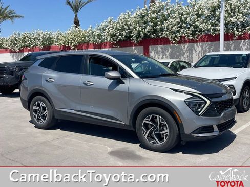 Used 2025 Kia Sportage LX image 1