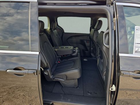 New 2026 Chrysler Pacifica Select FWD image 59