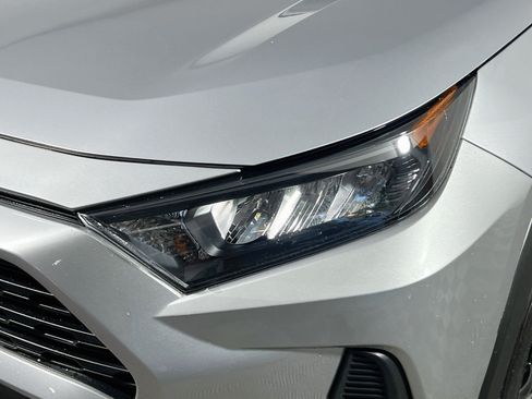 Used 2022 Toyota RAV4 LE FWD image 12