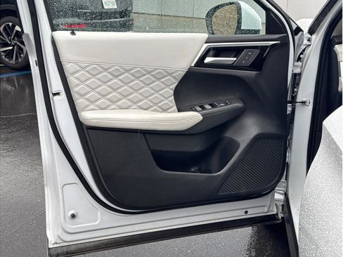 Used 2023 Mitsubishi Outlander SEL image 9