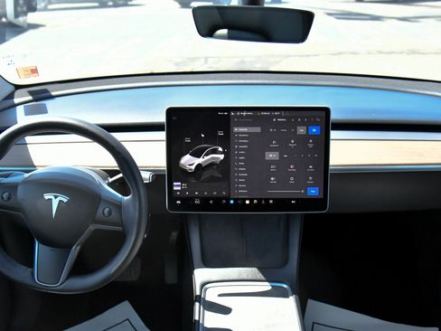 Used 2023 Tesla Model Y Long Range AWD/4WD image 36