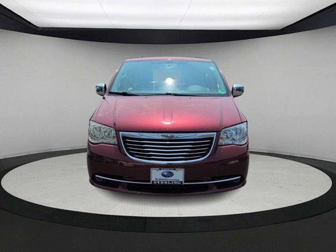 Used 2011 Chrysler Town & Country Touring-L w/ Entertainment Group #2 FWD image 3