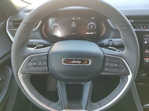 Certified 2024 Jeep Grand Cherokee Altitude image 11