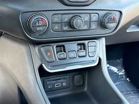 Used 2021 GMC Terrain SLT AWD/4WD image 11