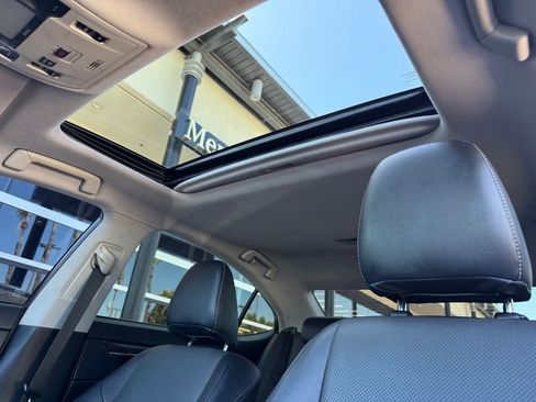 Used 2017 Lexus ES 350 w/ Premium Package FWD image 2