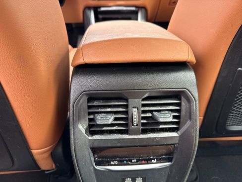Certified 2023 BMW 330i xDrive Sedan w/ Premium Package AWD/4WD image 11