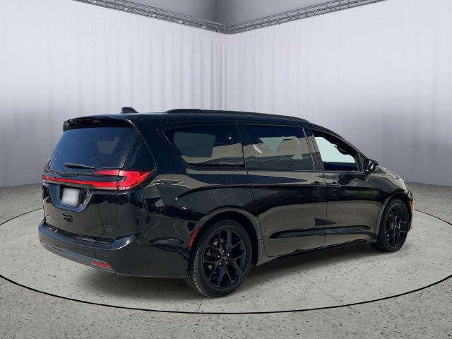 Used 2025 Chrysler Pacifica Limited FWD image 9