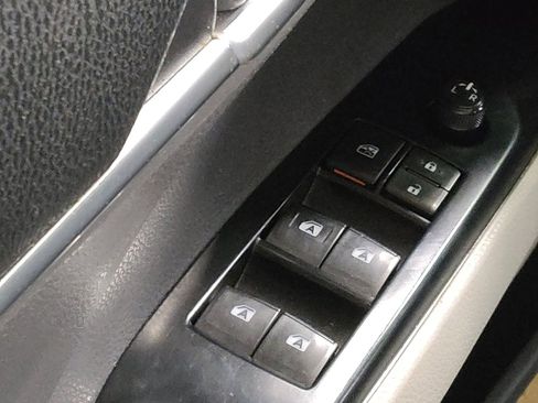 Used 2019 Toyota Camry LE image 27