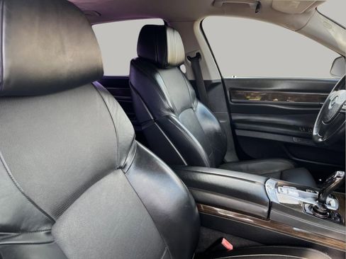 Used 2010 BMW 750Li image 31