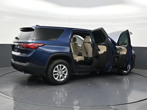 Used 2023 Chevrolet Traverse LS FWD image 33