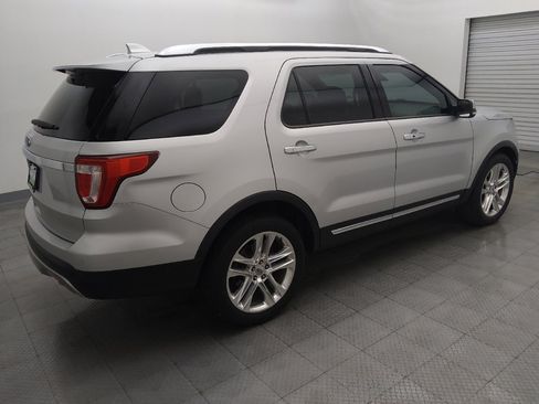 Used 2017 Ford Explorer Limited w/ Equipment Group 301A FWD image 10