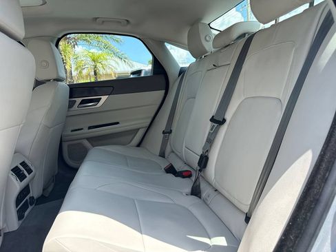 Used 2018 Jaguar XF Premium RWD image 14