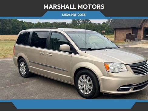 Used 2014 Chrysler Town & Country Touring FWD image 1