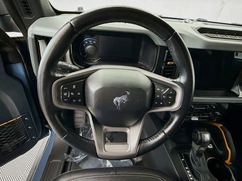 Used 2023 Ford Bronco Badlands image 11