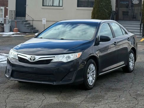 Used 2012 Toyota Camry L image 1