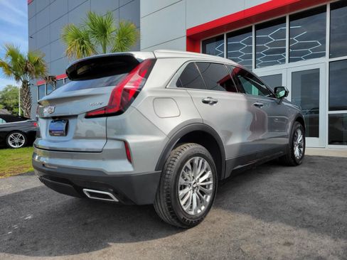 Used 2025 Cadillac XT4 Premium Luxury FWD image 4
