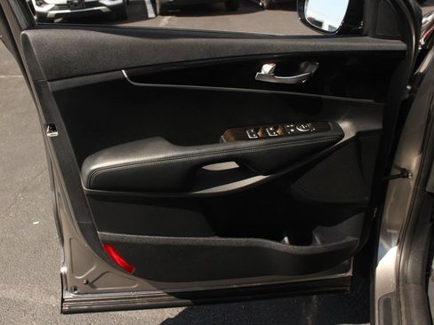 Used 2019 Kia Sorento L FWD image 13