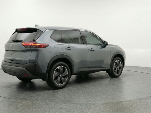 Used 2025 Nissan Rogue SV FWD image 9