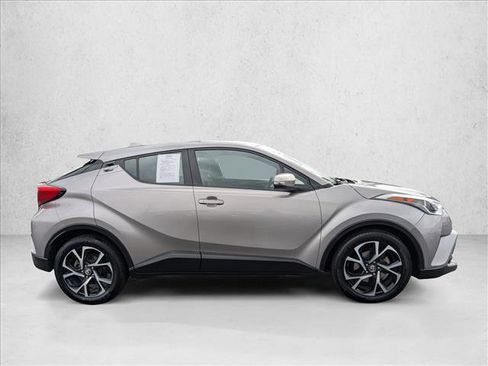 Used 2018 Toyota C-HR XLE image 4