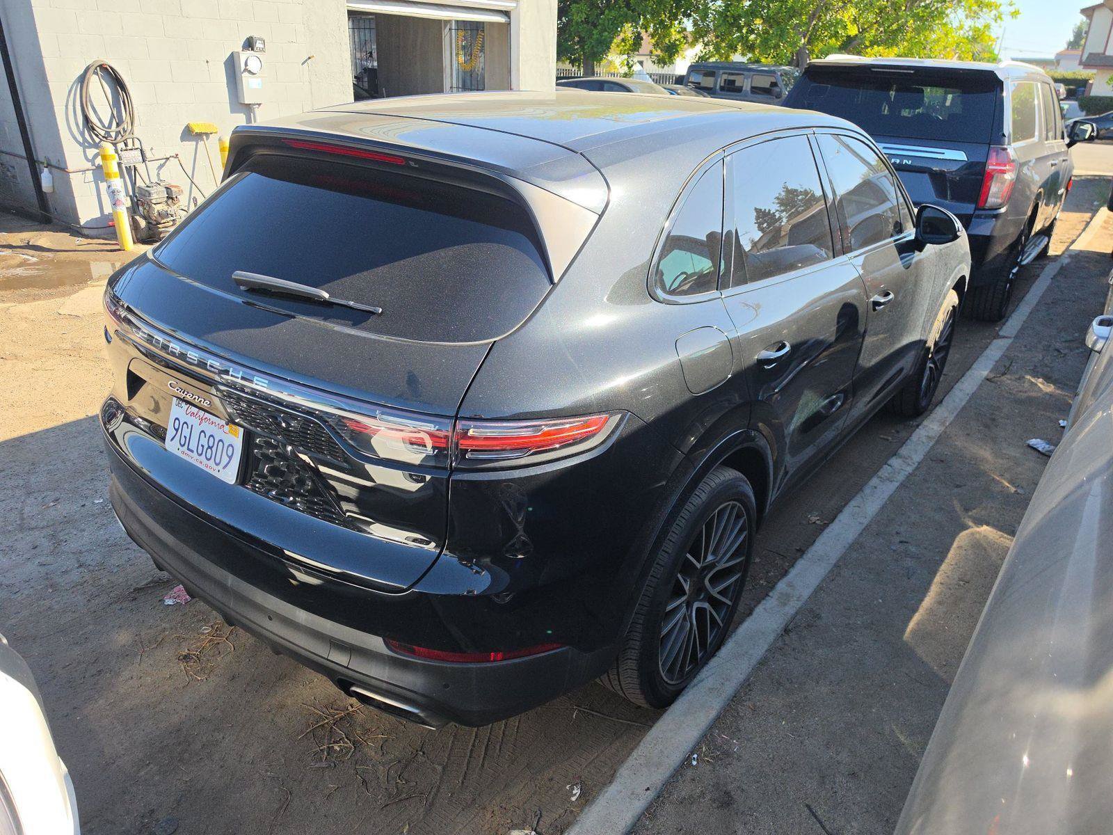 Used 2023 Porsche Cayenne AWD/4WD image 4