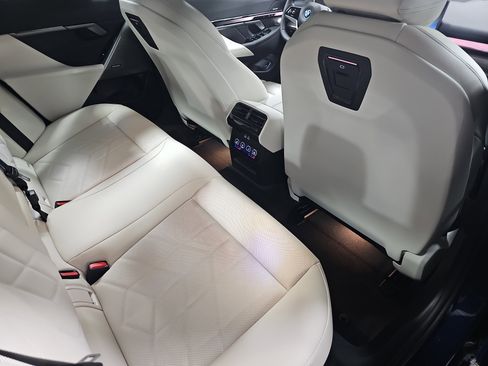 New 2026 BMW i5 eDrive40 w/ Premium Package image 11