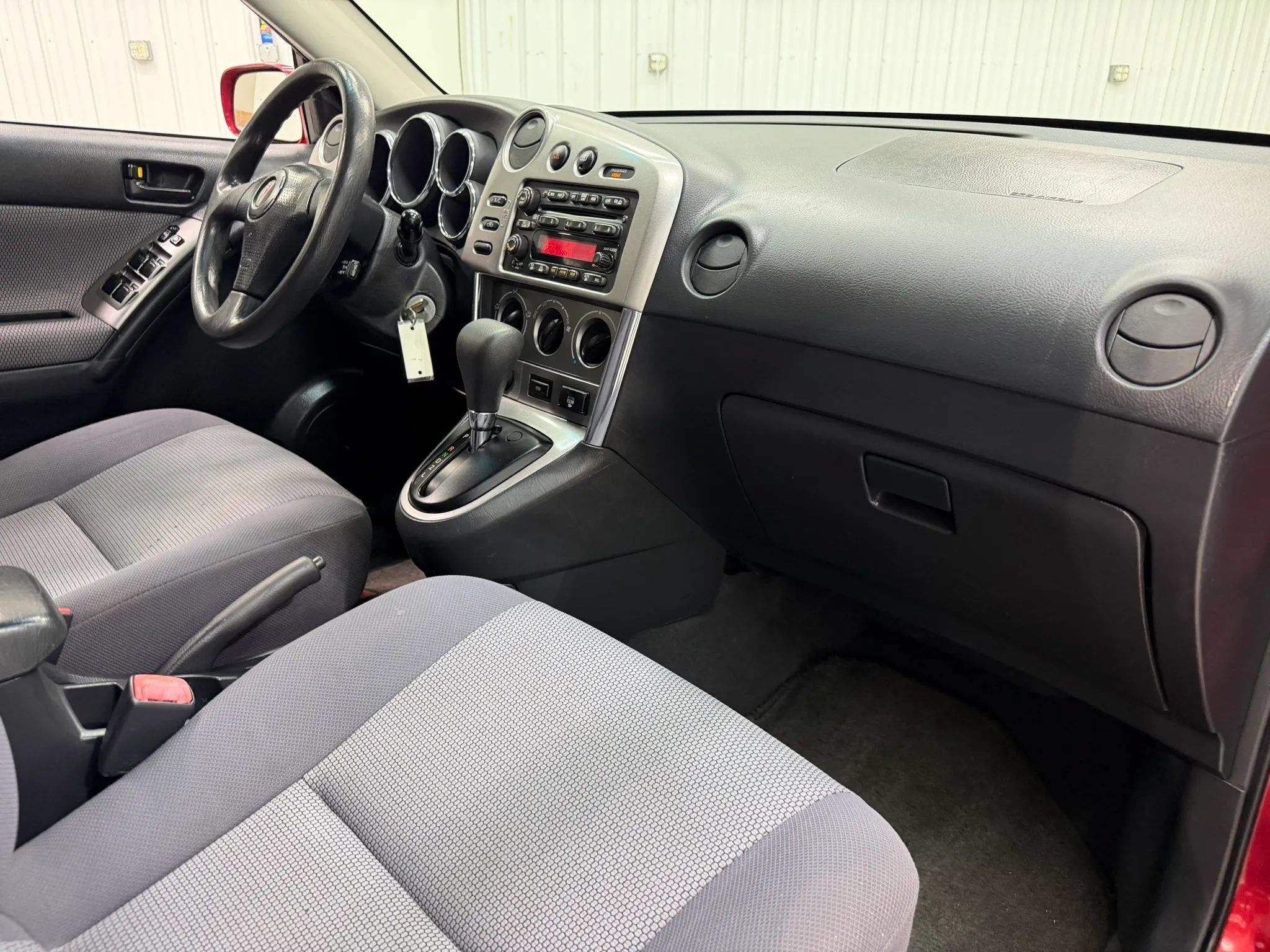 Used 2006 Pontiac Vibe w/ Sport Package FWD image 14