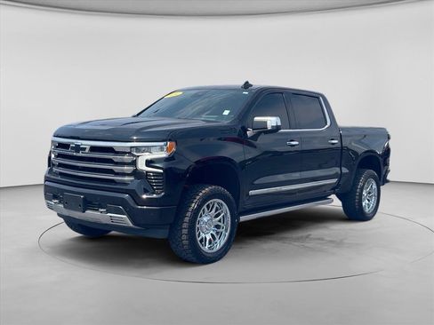 Used 2024 Chevrolet Silverado 1500 High Country w/ High Country Premium Package AWD/4WD image 3