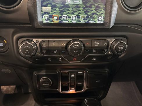 Certified 2022 Jeep Gladiator Sport AWD/4WD image 19