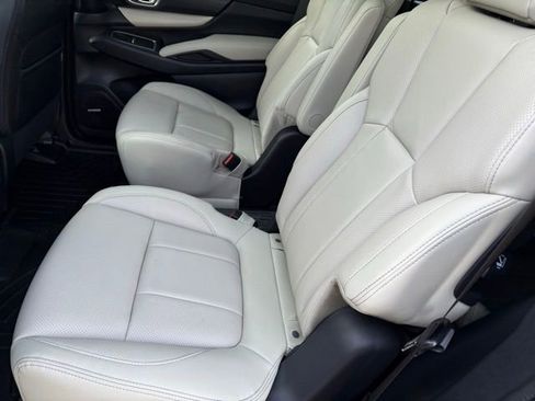Used 2025 Subaru Ascent Limited AWD/4WD image 10