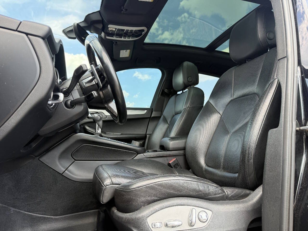 Used 2016 Porsche Macan S AWD/4WD image 2