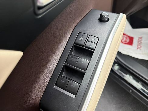 Used 2021 Toyota Highlander XLE image 10