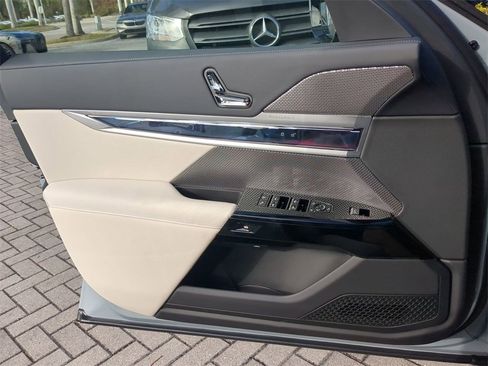 New 2026 BMW 760i xDrive w/ Premium Package image 31