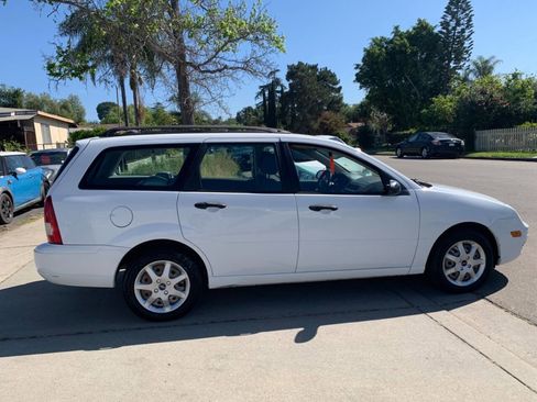 Used 2005 Ford Focus SE FWD image 8