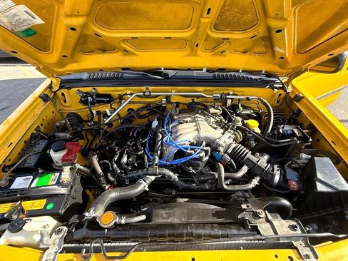 Used 2004 Nissan Xterra XE image 24