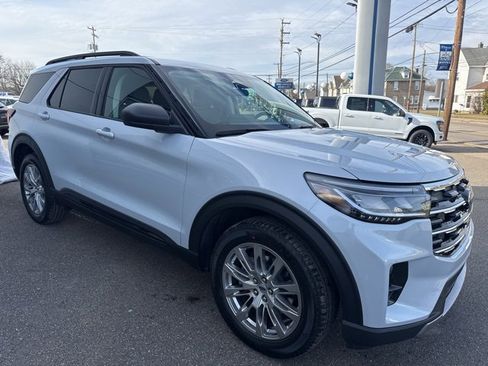 New 2026 Ford Explorer Active w/ Active Comfort Package image 4