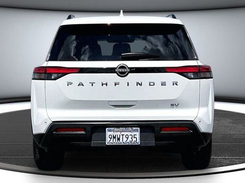 Certified 2024 Nissan Pathfinder SV FWD image 5
