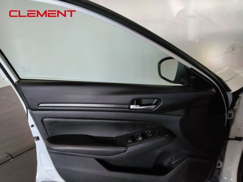 Used 2025 Nissan Altima 2.5 SV image 24