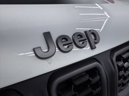 Used 2025 Jeep Compass Trailhawk AWD/4WD image 14