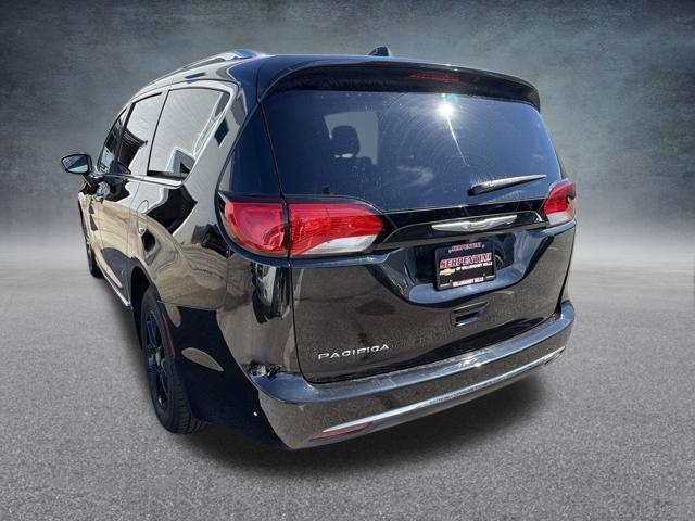 Used 2020 Chrysler Pacifica Touring-L FWD image 9