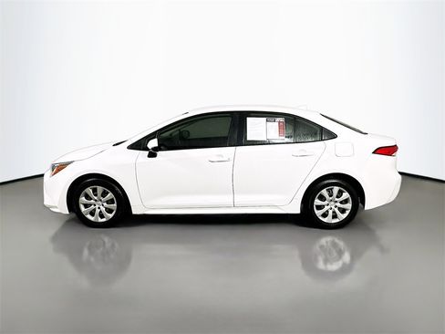 Used 2020 Toyota Corolla LE image 5